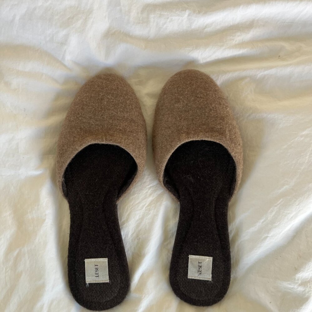 Le Set Romy Fleece mule in size FR37 (fits like a 7) in Camel
